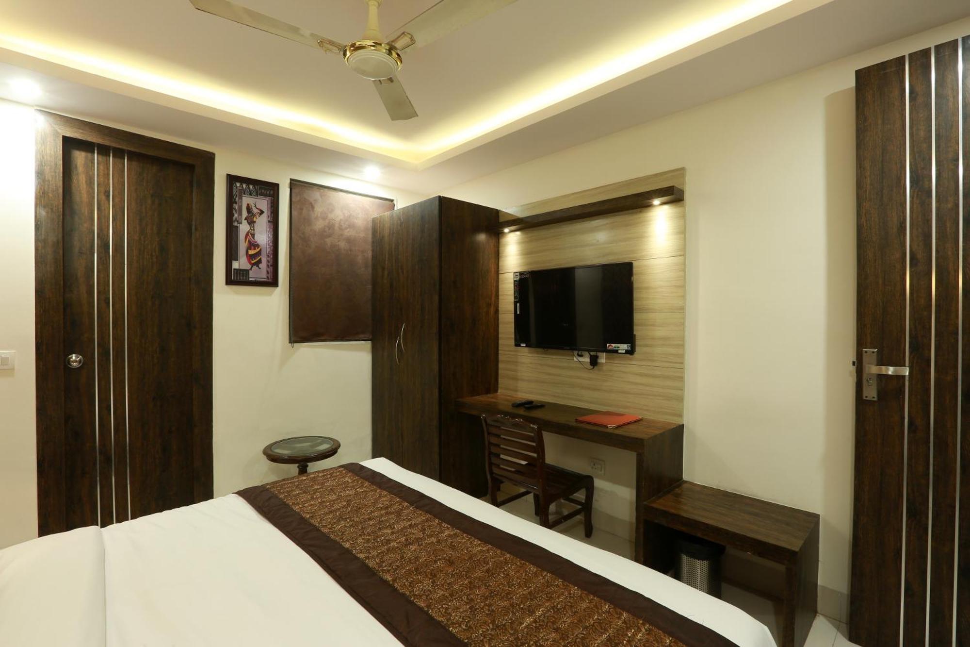 Airport Hotel Roomsity Pride Homestay